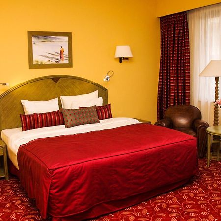 Hotel Memling Киншаса Екстериор снимка