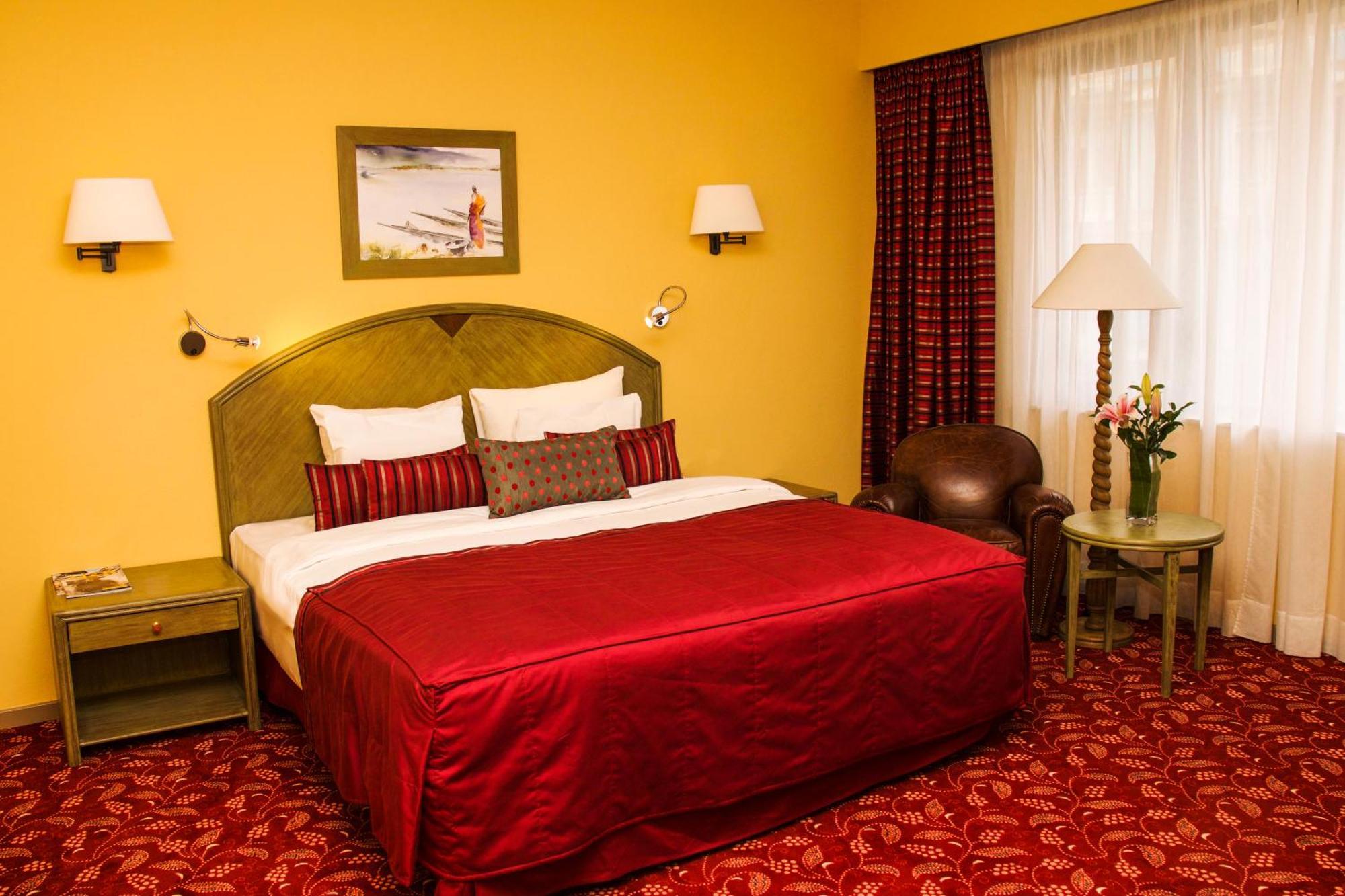 Hotel Memling Киншаса Екстериор снимка