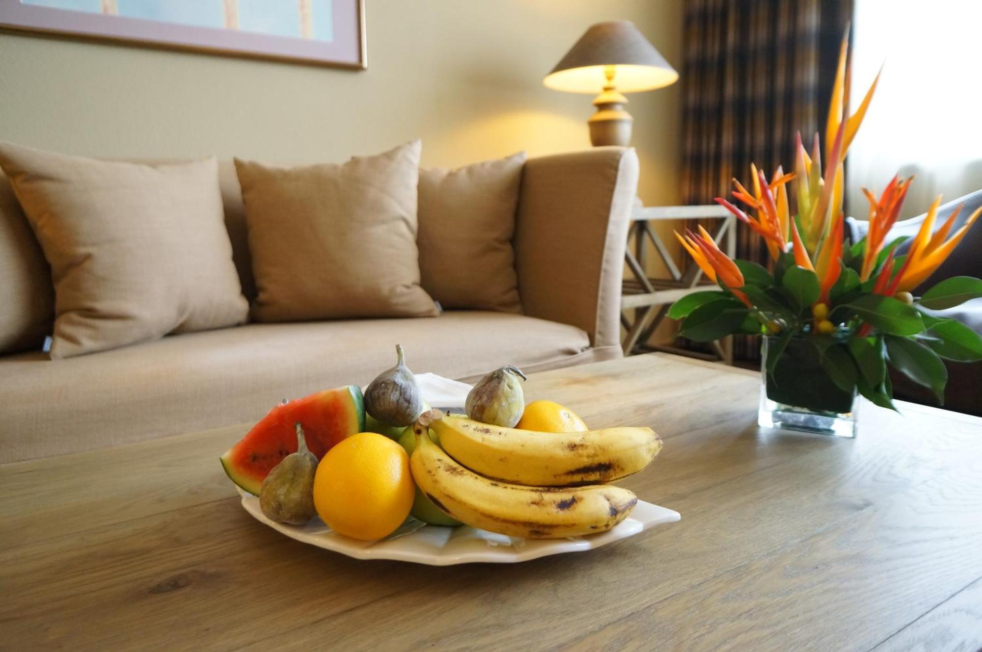 Hotel Memling Киншаса Екстериор снимка